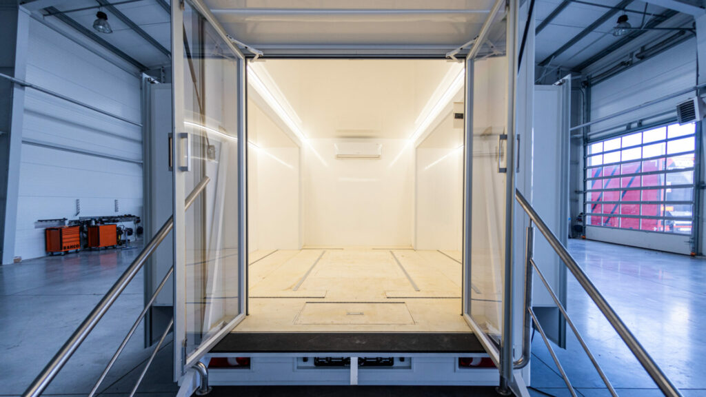 AK-11-2020-Fahrzeuge-16-9-30 Xtreme Concepts Roadshows Promotourer