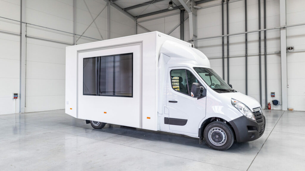 AK-11-2020-Fahrzeuge-16-9-5 Xtreme Concepts Roadshows Promotourer