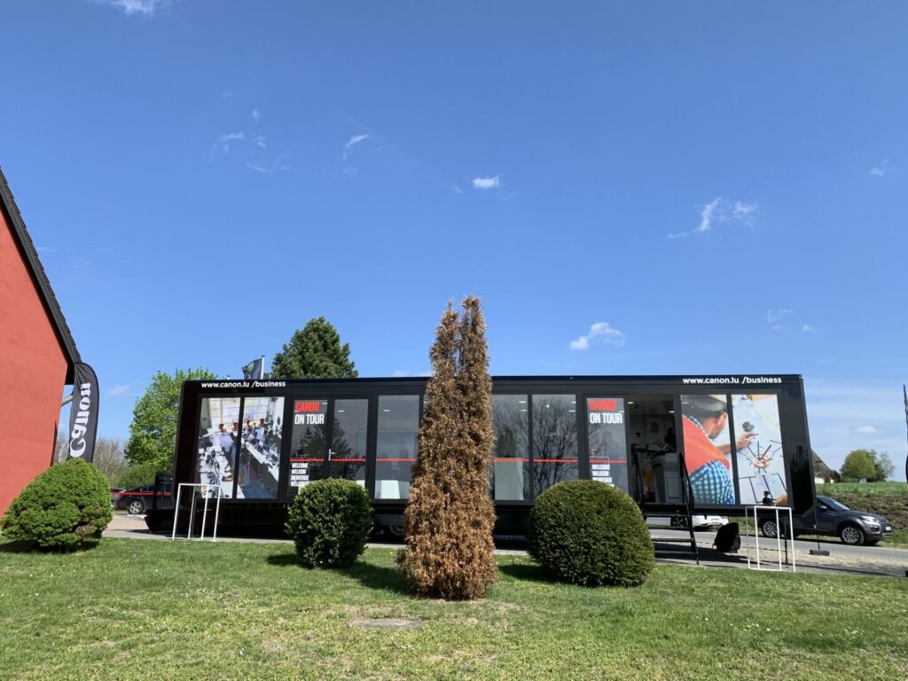 Mobiele-showroom-unit-office-bureau-trailer-truck (1) Canon Roadshow xtreme concepts roadshows