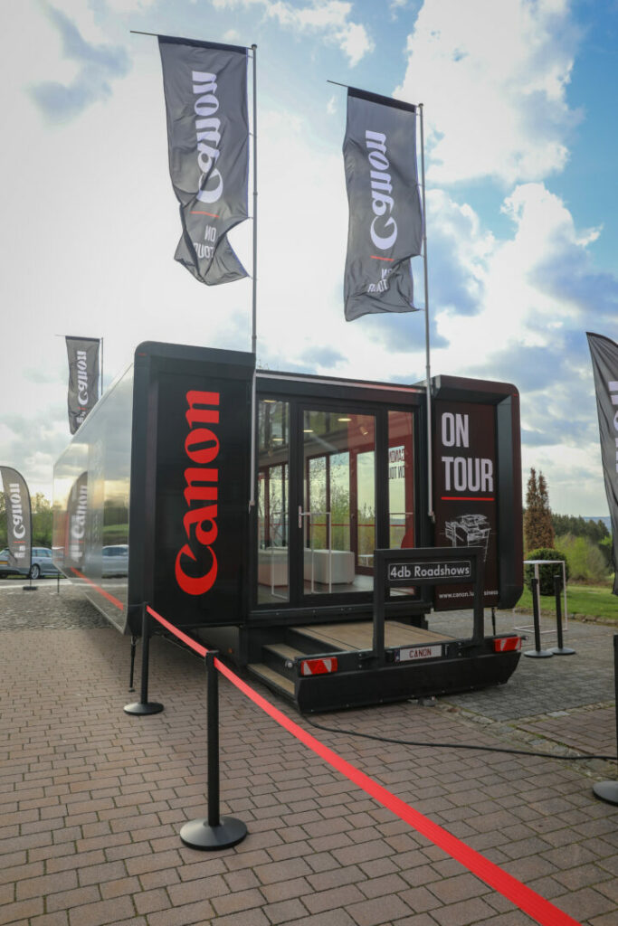 Mobiele-showroom-unit-office-bureau-trailer-truck (24) Canon Roadshow xtreme concepts roadshows