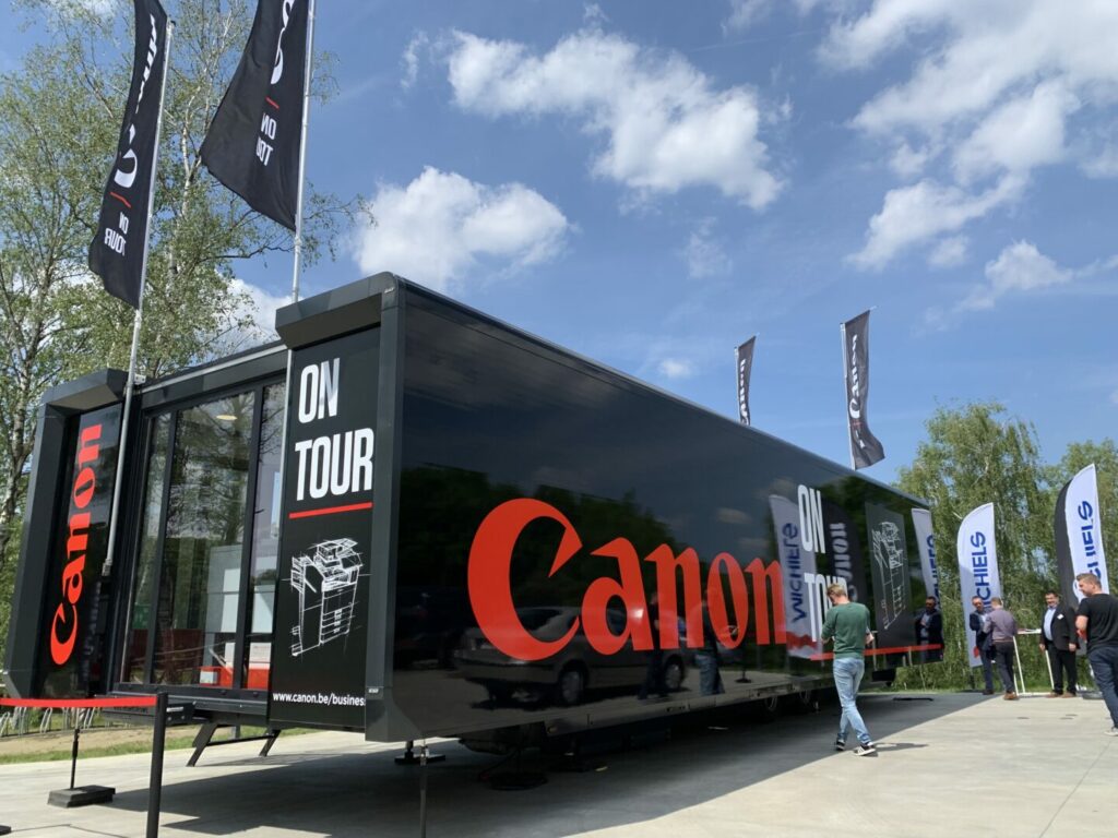 Mobiele-showroom-unit-office-bureau-trailer-truck (3) Canon Roadshow xtreme concepts roadshows