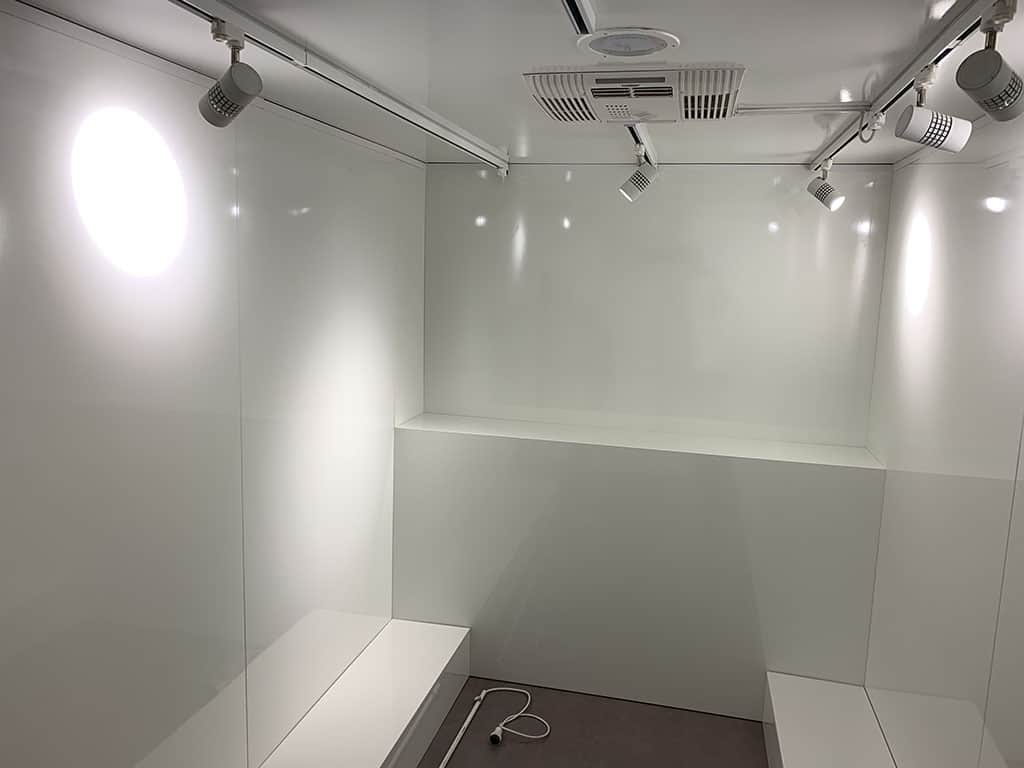 Thercon Mobiele Showroom rijbewijs B Xtreme concepts x3m interieur Thercon showroom mobile patente B Xtreme Concepts X3M interno