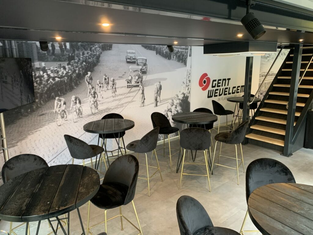 X3M - Gent Wevelgem - finish podium pers vip bouw standenbouw container (4)