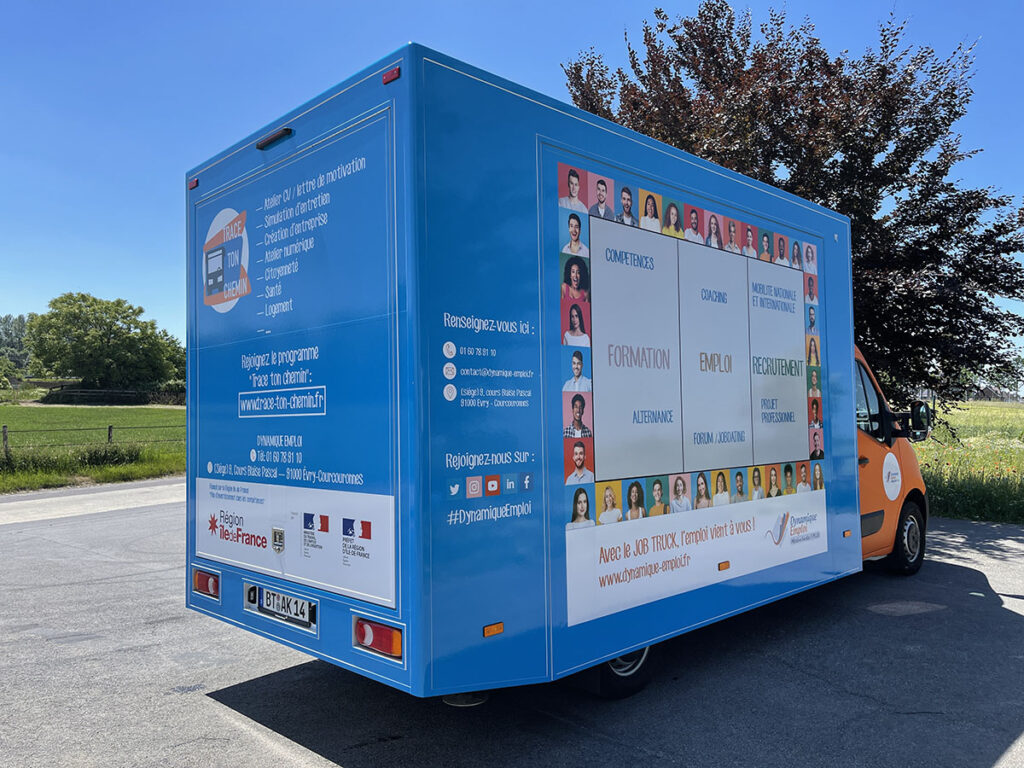 X3M Xtreme Concepte Dynamique Emploi Paris promotruck on the road merchandising (1)