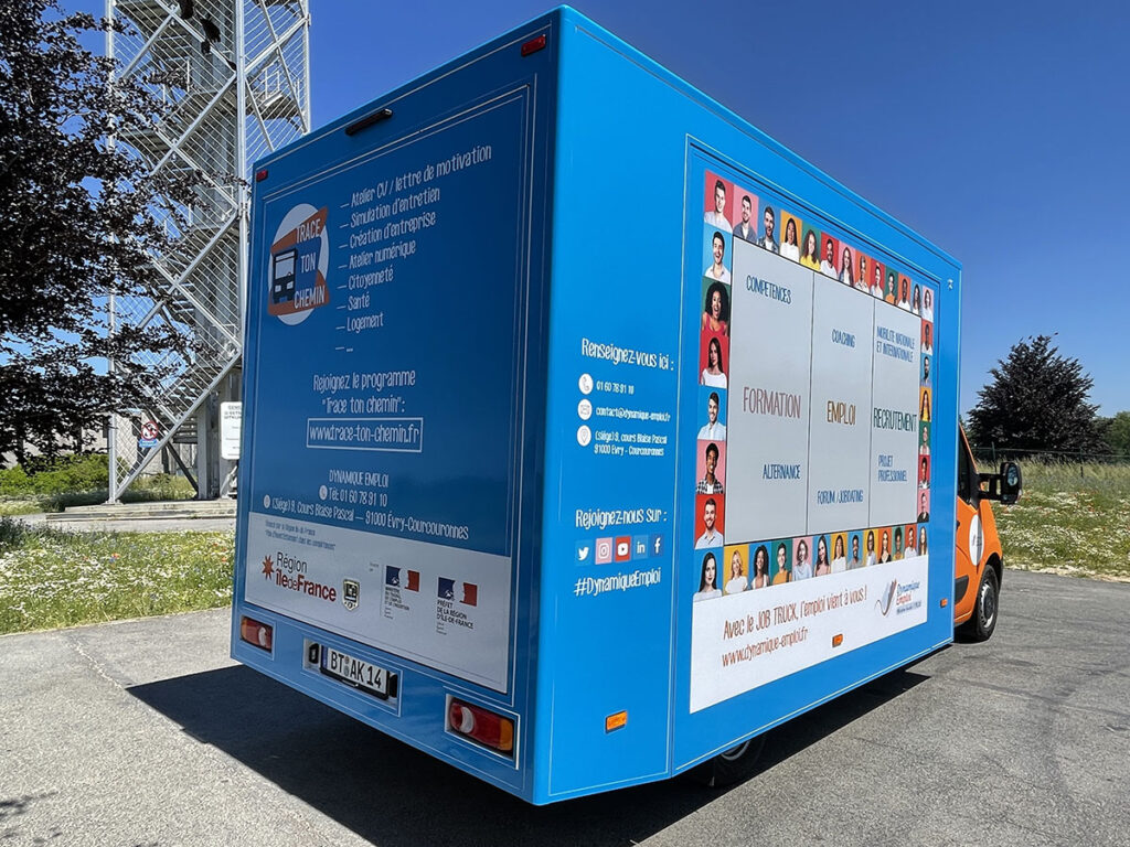 X3M Xtreme Concepte Dynamique Emploi Paris promotruck on the road merchandising (4)