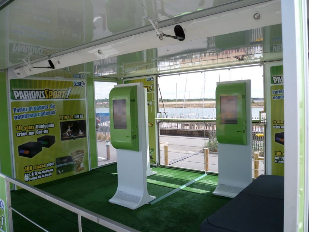 X3M-interieur-promobox-bekleding-aankleding-interieur-inrichting (3) Xtreme Concepts Roadshows Promobox