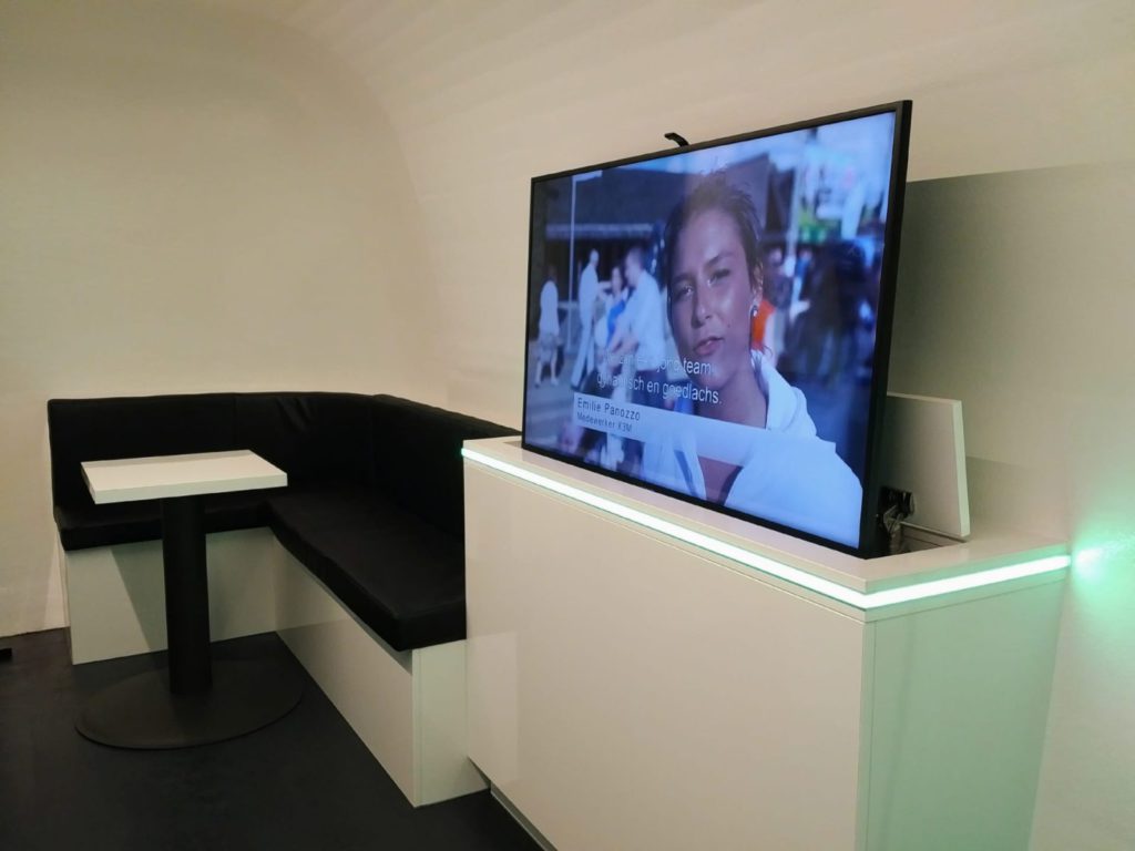 Xtreme-Concepts - Eggstreamer Promostreamer Airstream interieur (3) Xtreme Concepts Roadshows Promostreamer BE