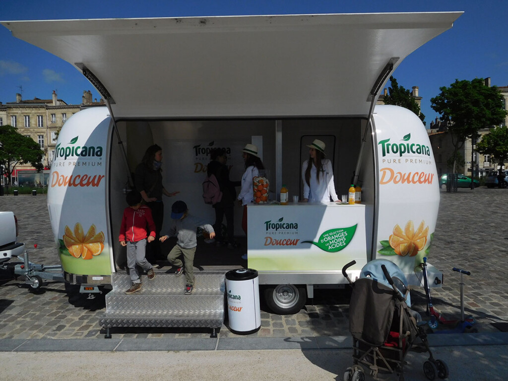 Xtreme Concepts - Promostreamer Tropicana france promo merchandising caravan bus (2)