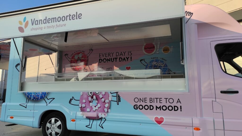Xtreme Concepts Vandemoortele donut truck (2)