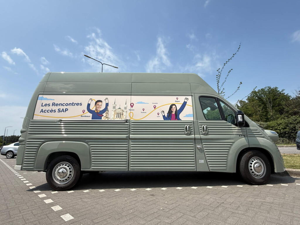 xtreme concepts roadshow digisap 3 Foodtruck self-drive de Digisap aparcado