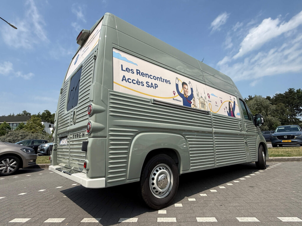 xtreme concepts roadshow digisap 4 Foodtruck self-drive de Digisap aparcado