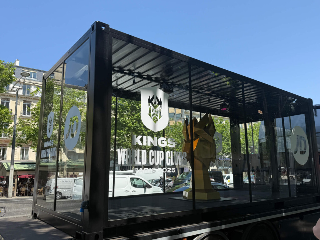 xtreme concepts roadshow jd sports 2 JD Sports Glassbox-Truck mit der Kings World Cup Trophäe während der Roadshow in Paris