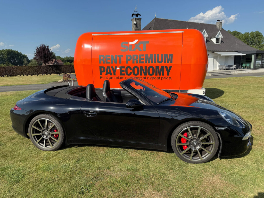 xtreme concepts roadshow sixt 1 Sixt Promostreamer als mobiles Mietbüro