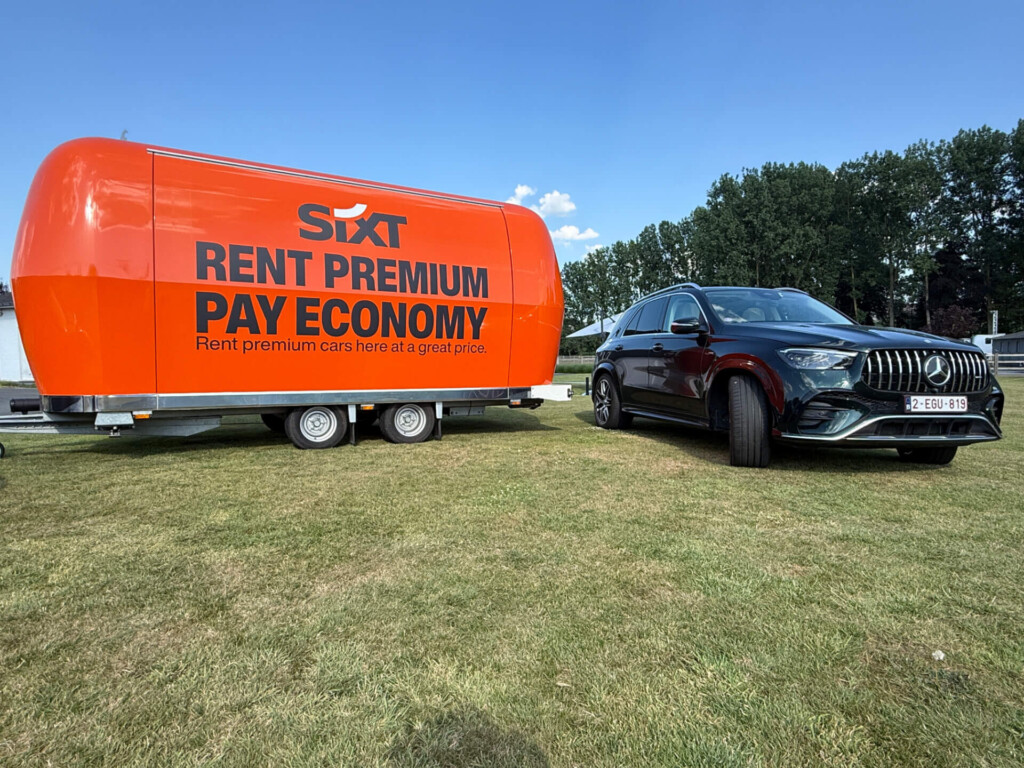 xtreme concepts roadshow sixt 5 Sixt Roadshow-Einheit vollständig gebrandet, um im Hafen von Nizza aufzufallen